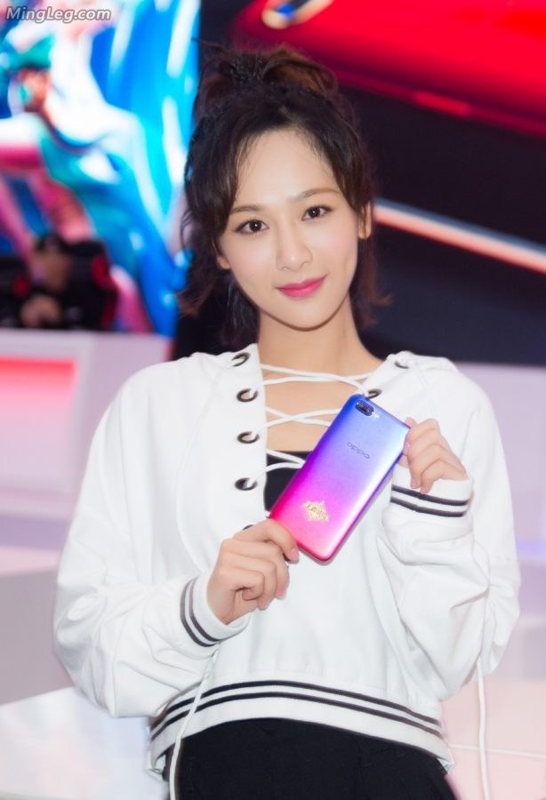 爱穿靴子的女星杨紫代言OPPO手机(5/6)