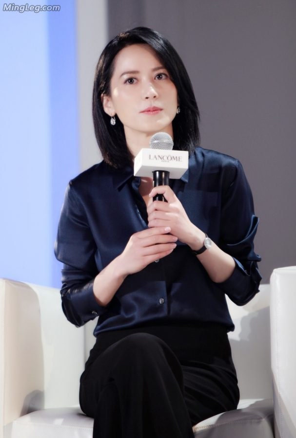 俞飞鸿接受鲁豫采访两双恨天高你喜欢哪一双(3/7)