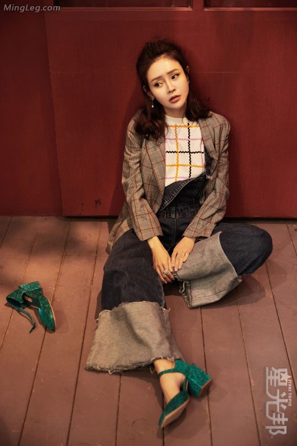 Beautiful sister Yu Mingjia wears high heels to shoot a blockbuster(2/7)
