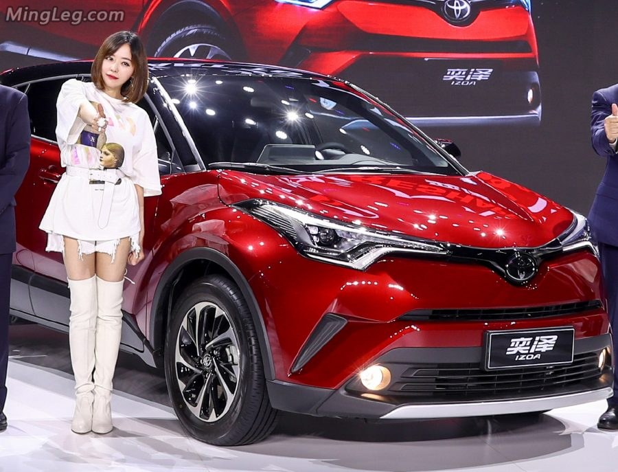 Jane Zhang's beautiful legs in over-the-knee boots endorse a car brand(4/4)