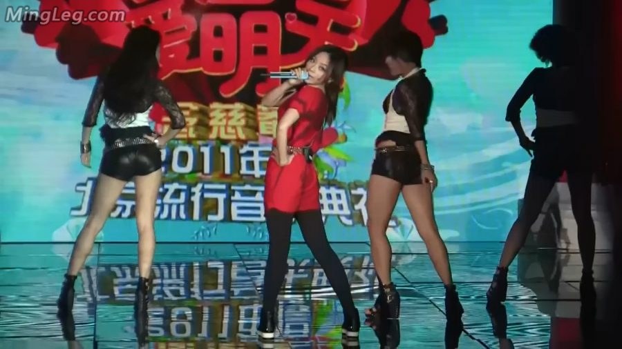 张靓颖穿厚的黑色裤袜蹲在地上热舞[网盘](4/4)