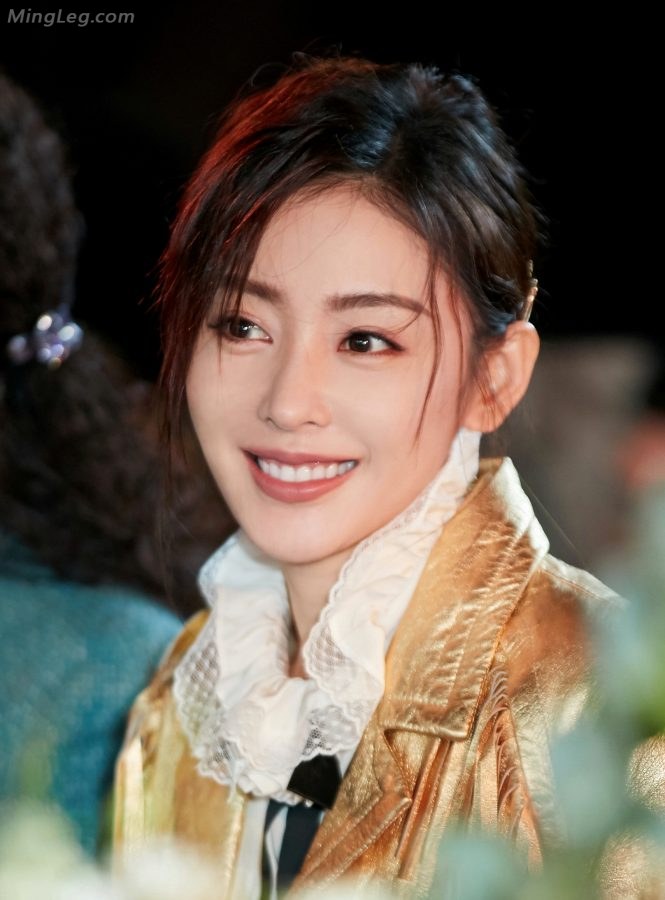 Long-legged love Zhang Tianai makes an elegant appearance at Chengdu International Fashion Week(3/9)