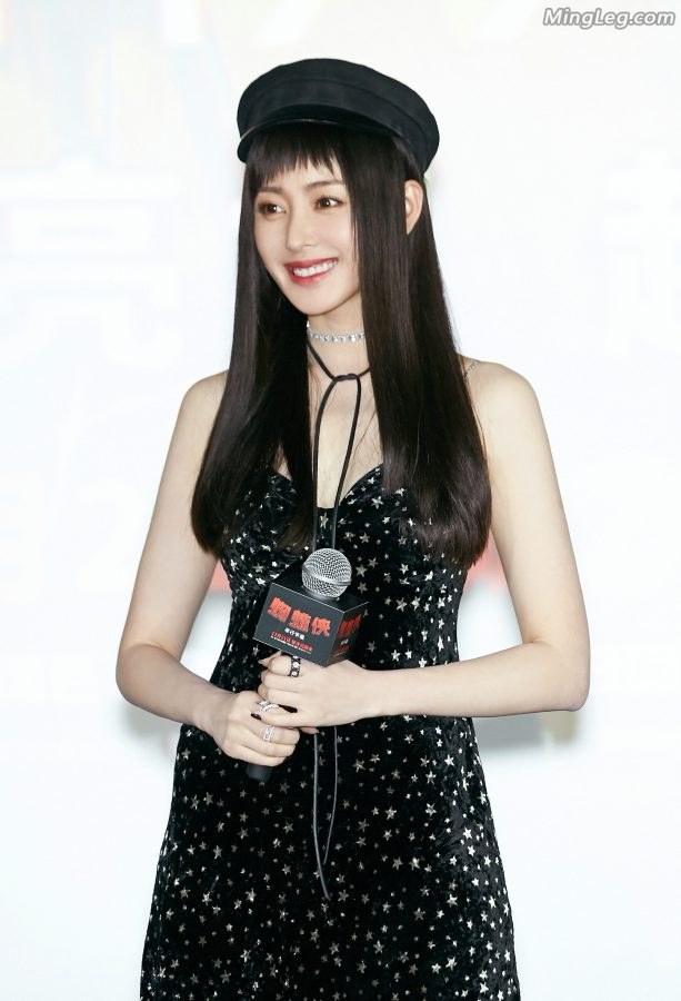 张天爱小露香肩美足精致(3/5)