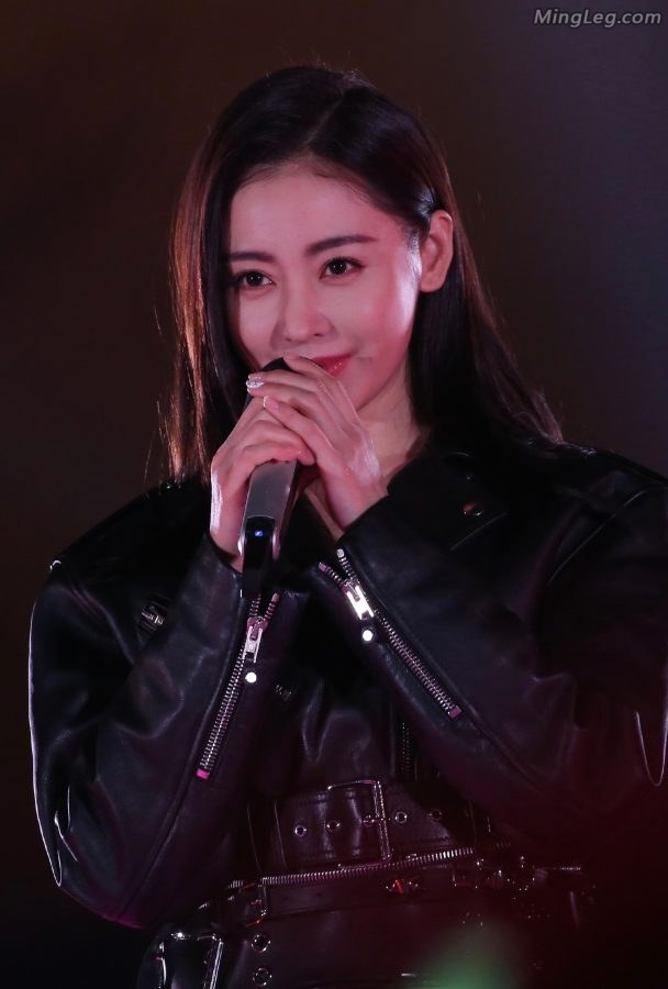 张天爱修长华丽的美腿美的不要不要的(7/9)