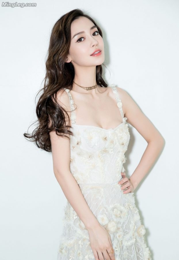Angelababy低胸仙气儿长裙乳量更足了(11/13)