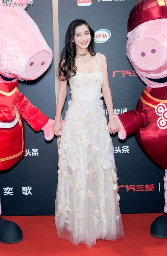 Angelababy低胸仙气儿长裙乳量更足了(3/13)