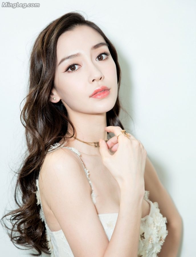 Angelababy低胸仙气儿长裙乳量更足了(5/13)