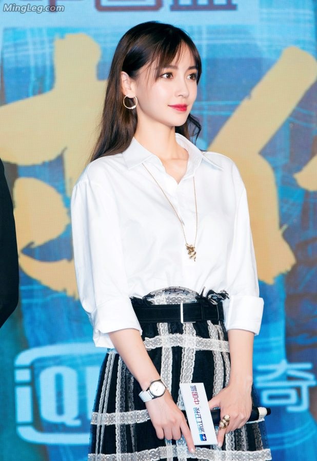 人妻Angelababy纹身脚太想玩(7/10)