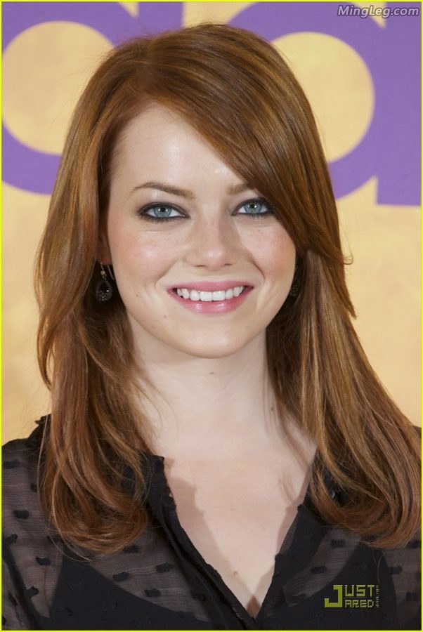 Emma Stone脚踩黑色细高跟鞋优雅性感(11/11)