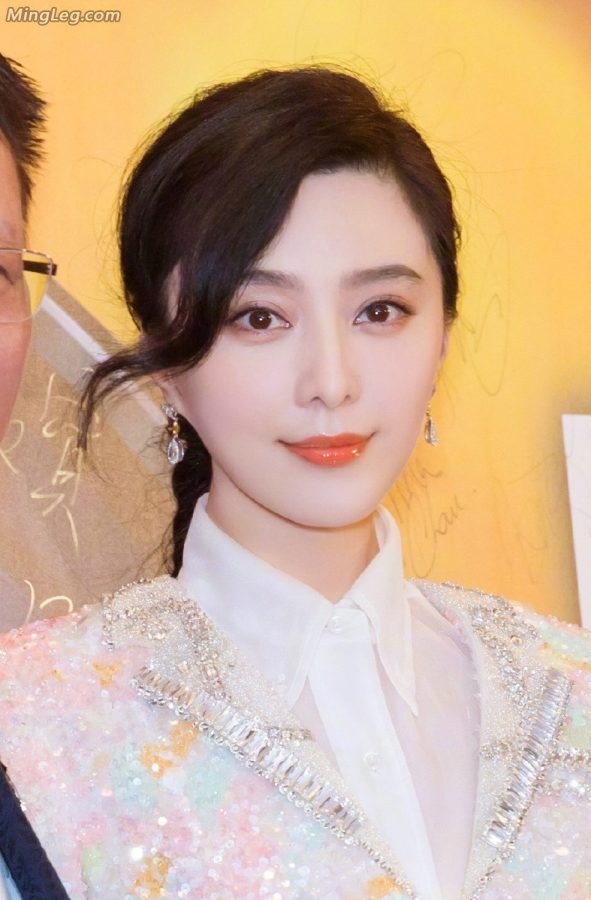白富美范冰冰亮银色高跟鞋美足(7/9)