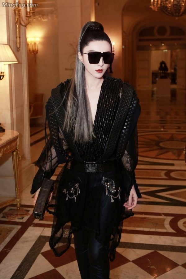 Handsome Fan Bingbing's beautiful feet in sandals are in full bloom(5/7)