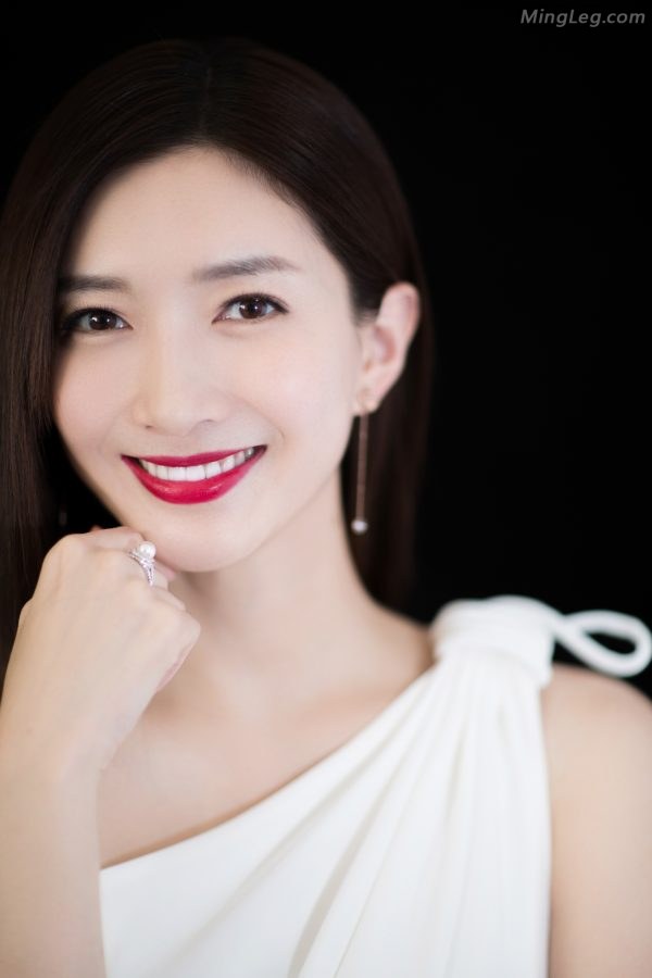 江疏影出席华表奖典礼穿长裤无法掩盖修长美腿(6/6)