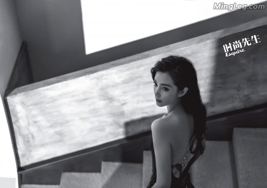 李冰冰时尚写真秀美足黑白的也有感觉(4/4)