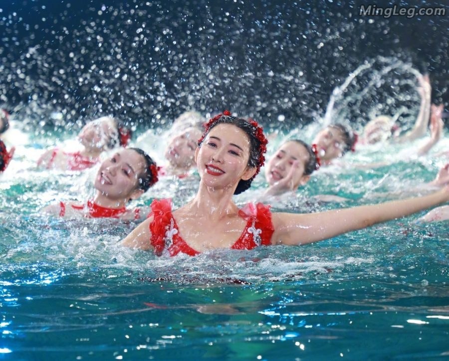 Lin Chiling performs water ballet while wet, the effect is shocking, she is indeed a goddess(9/10)