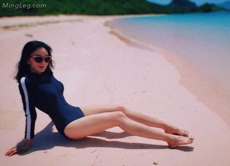 性感沙滩娄艺潇秀美好身材长腿美足顶呱呱(3/3)