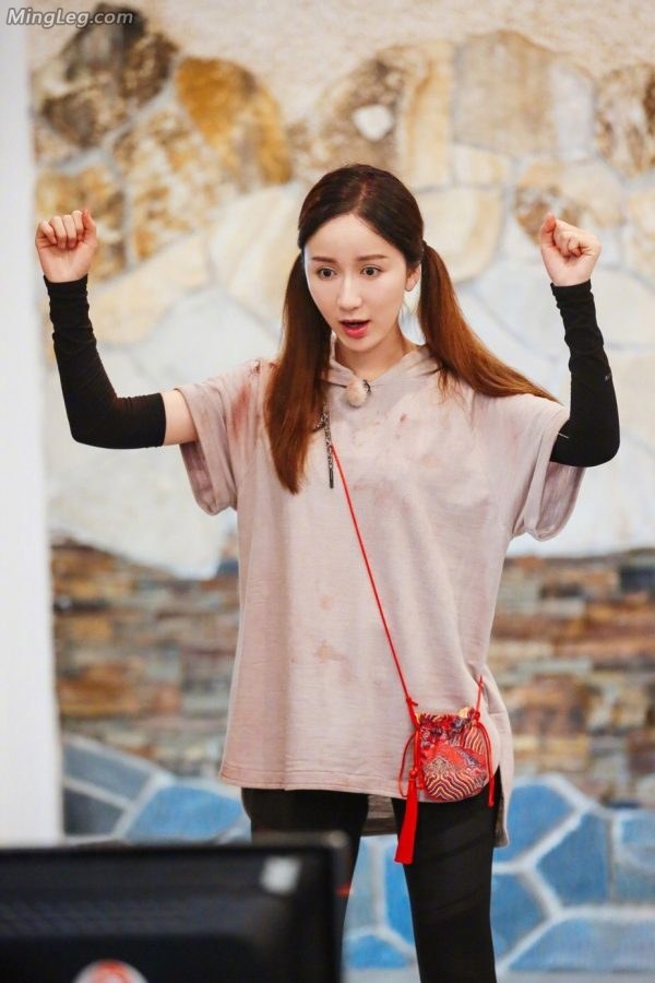 跑男里娄艺潇紧身打底裤美腿2(5/7)