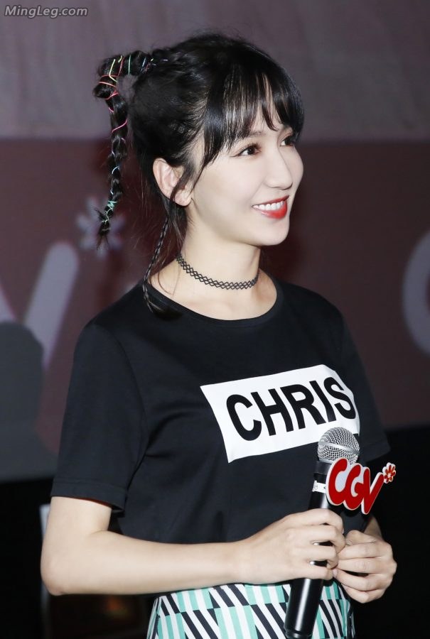 Lou Yixiao's beautiful face full of sultry hair with cute pigtails(5/11)