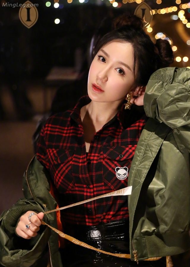 小龙女娄艺潇美腿出境美美哒(4/8)