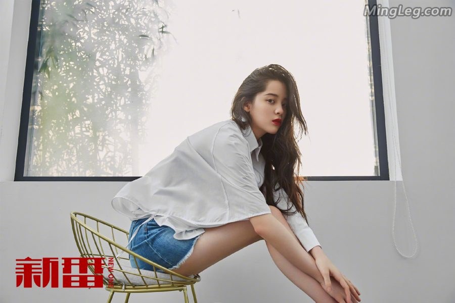 欧阳娜娜又双叒叕穿靴子秀美腿了(2/6)