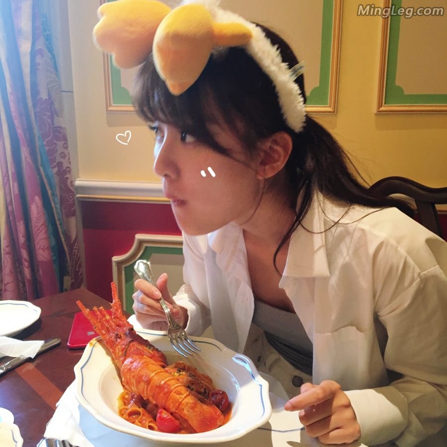 乔欣畅玩迪士尼cosplay兔女郎小嘴撅起来太诱人(15/22)