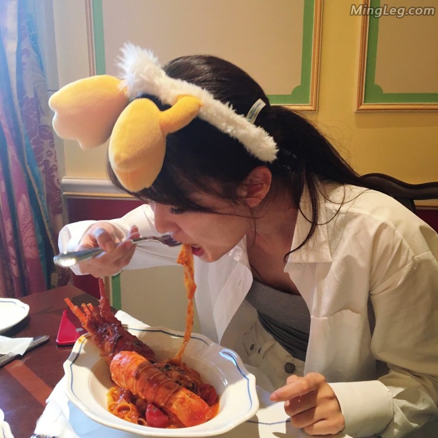 乔欣畅玩迪士尼cosplay兔女郎小嘴撅起来太诱人(17/22)