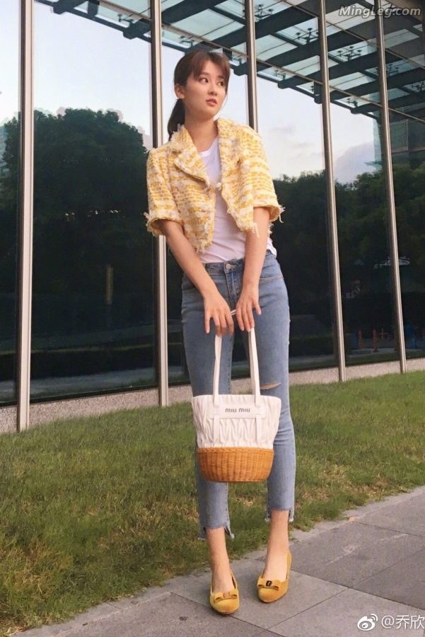 乔欣夏日里牛仔裤细嫩白脚背盘她(5/6)