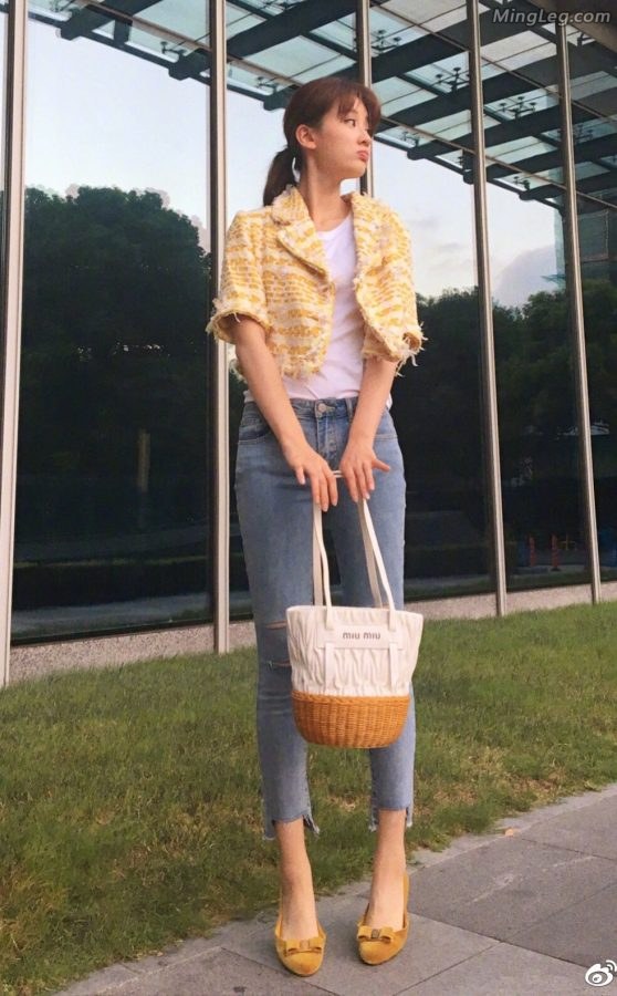 乔欣夏日里牛仔裤细嫩白脚背盘她(6/6)
