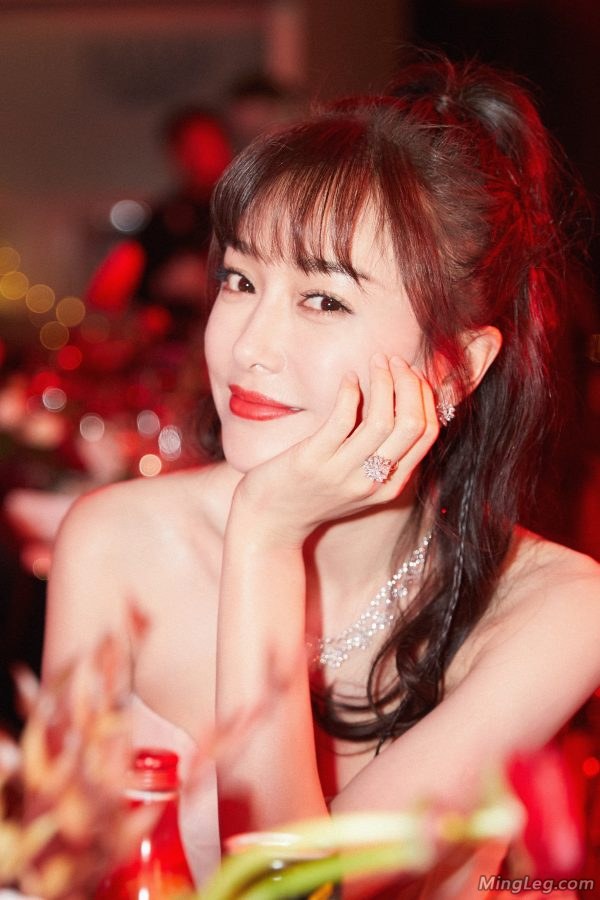 秦岚超美的小脚丫不结婚浪费了(8/9)