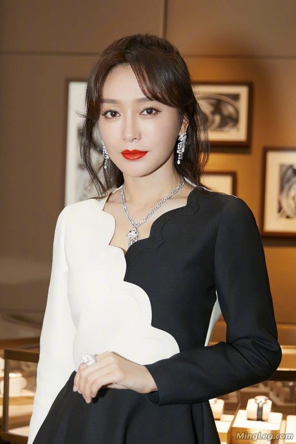 气质优雅的女人秦岚红唇玉腿(3/6)