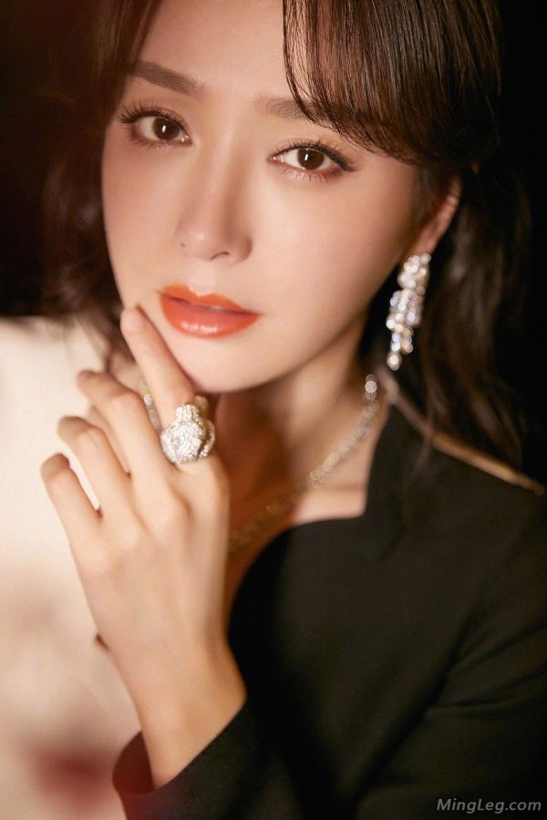 气质优雅的女人秦岚红唇玉腿(6/6)