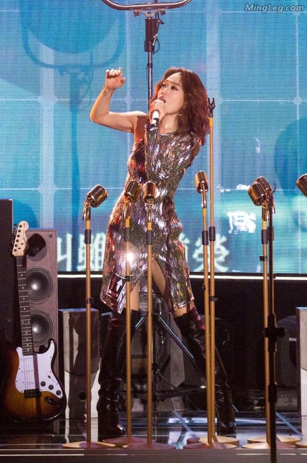 Joey Yung fights wildly in slit skirt and boots(6/6)