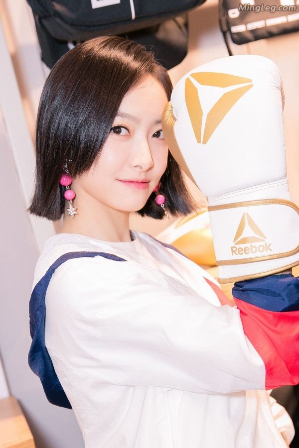 清新少女风宋茜玉腿运动鞋强制涂抹(8/9)