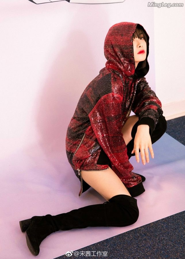 美女明星宋茜靴子美腿与航天飞机图(3/8)