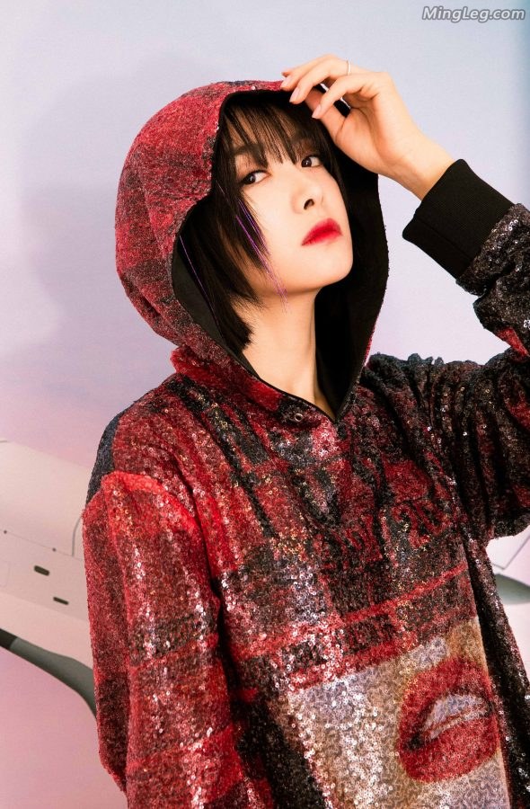 美女明星宋茜靴子美腿与航天飞机图(7/8)