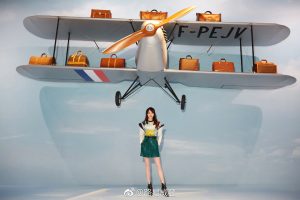美丽漂亮的小姐姐唐嫣细白玉腿穿短皮靴