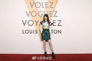 美丽漂亮的小姐姐唐嫣细白玉腿穿短皮靴