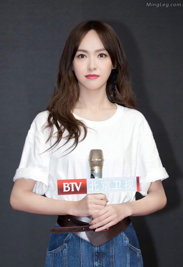 唐嫣的美足在所有女星中算很精致的了(2/5)