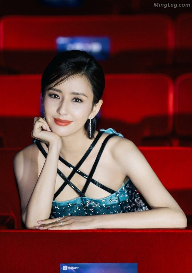 明星娱乐人物佟丽娅又拿奖太美了(6/10)
