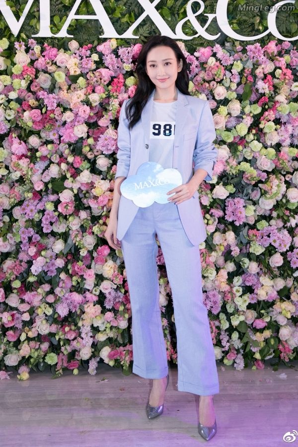 Wang Ou changed into three sets of clothes but did not change into high heels.(4/21)