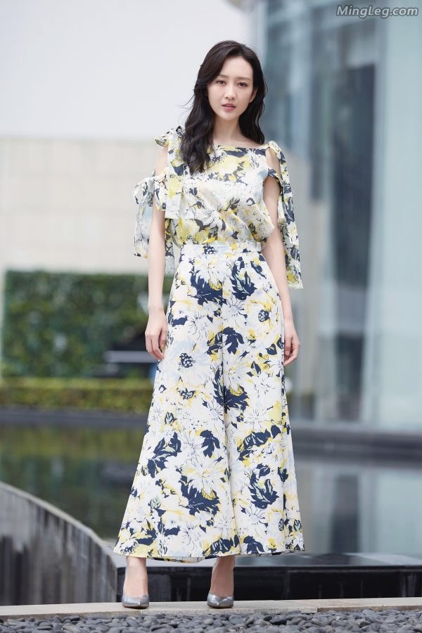 王鸥换了三套衣服但没有换高跟鞋一起发了(8/21)