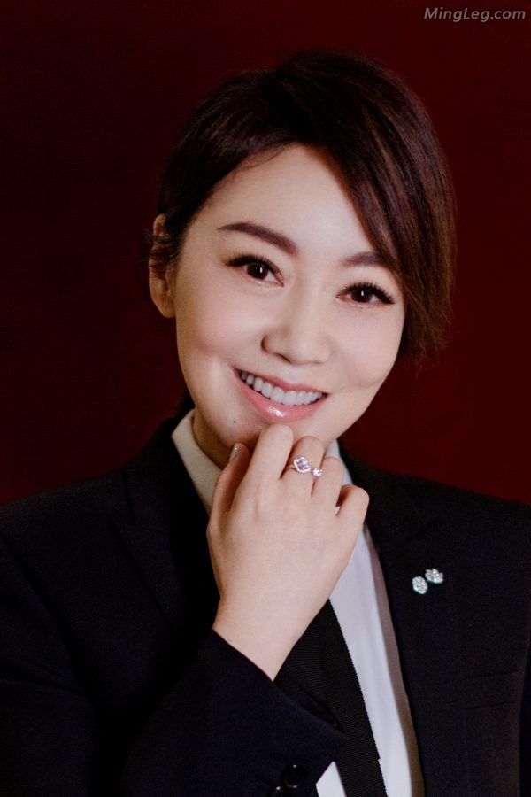 额滴神呀熟女御姐闫妮西装高跟(6/6)