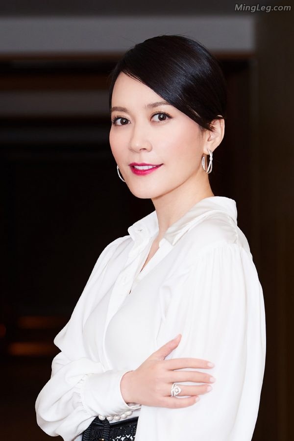 俞飞鸿白衬衫长裙美丽优雅(7/9)