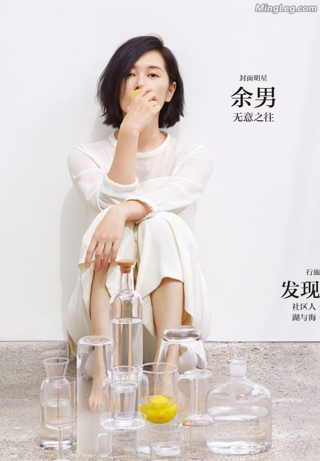 余男为杂志拍写真秀美足(2/3)