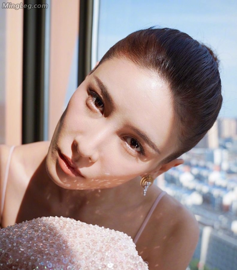 这次不看腿张蓝心的大展事业线更上一波(4/10)