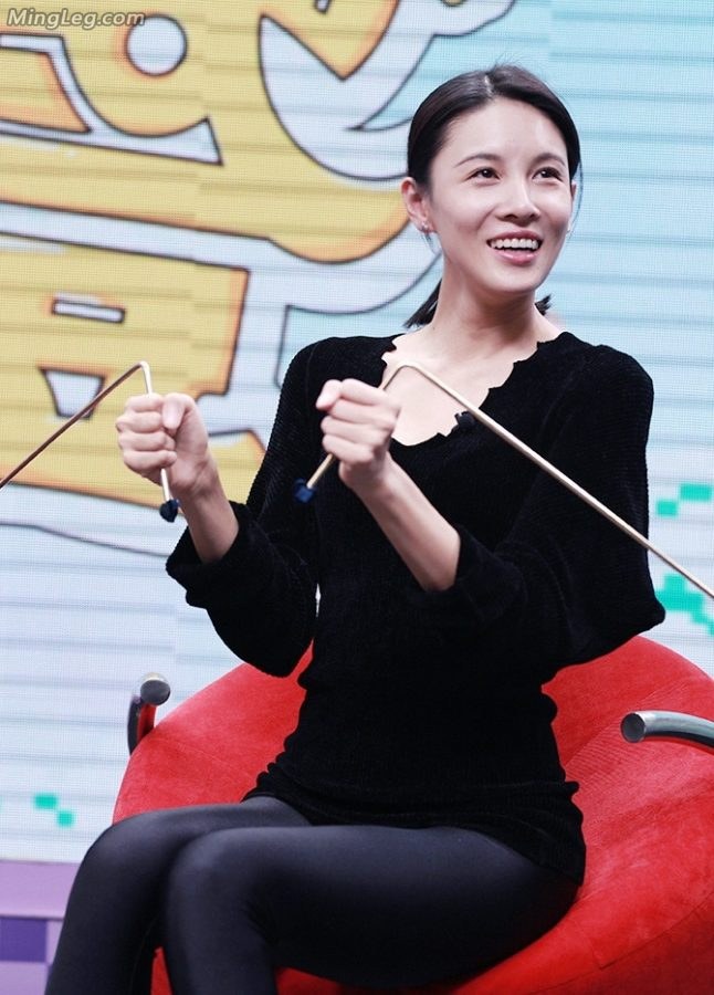张蓝心紧身裤美腿看起来手感不错(5/8)