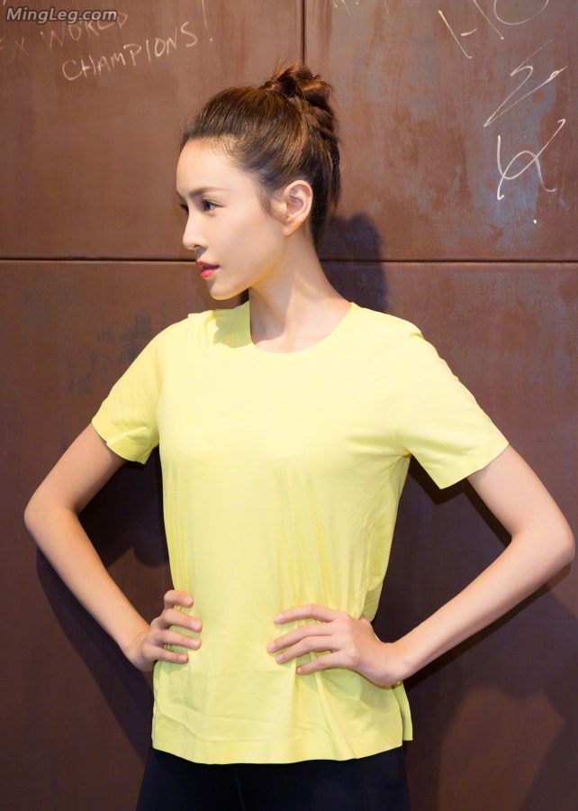 练跆拳道的美女张蓝心穿性感紧身裤(4/5)