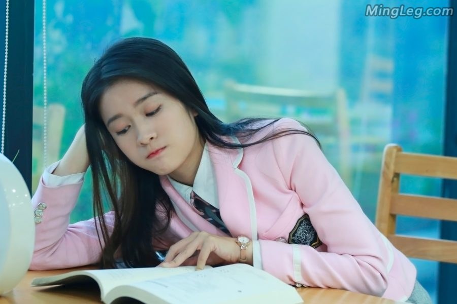 粉嫩学生少女张雪迎校服棉筒袜(5/8)