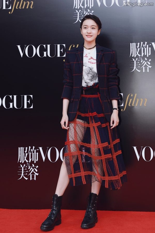 魅力气质少女张雪迎靴子短裤外边这件多余了(7/7)