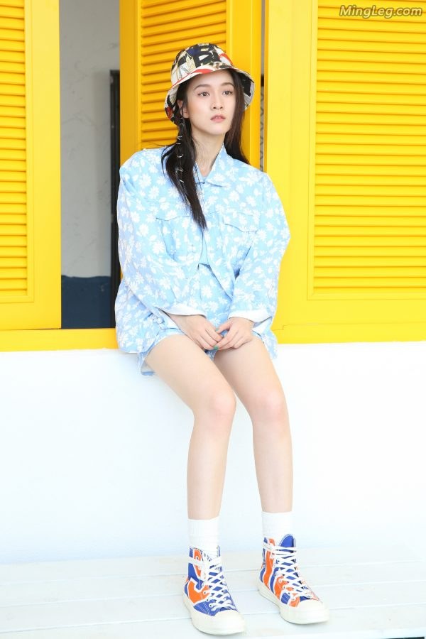 张雪迎3套不同风格服装还是露白腿的比较舒服(1/9)