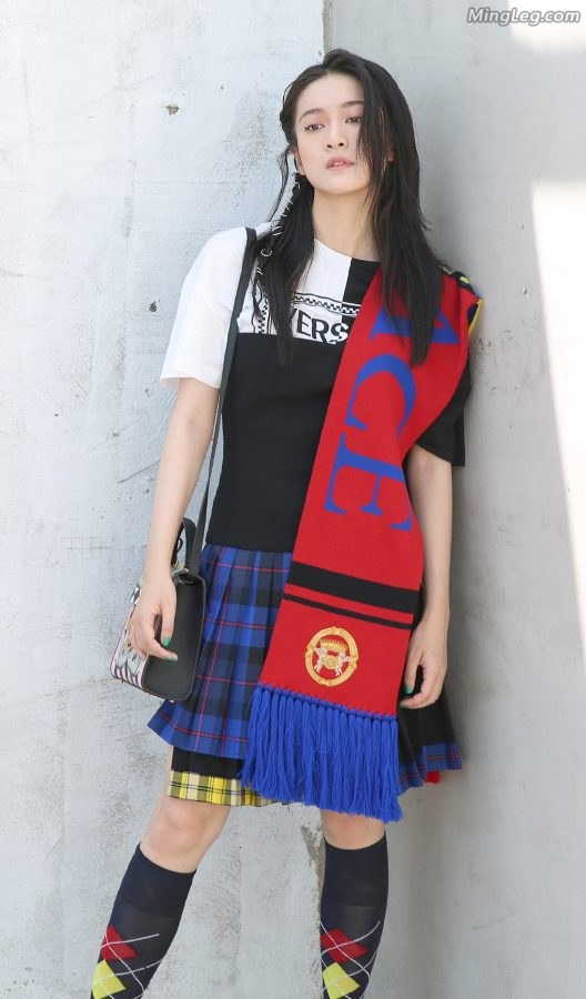 张雪迎3套不同风格服装还是露白腿的比较舒服(6/9)